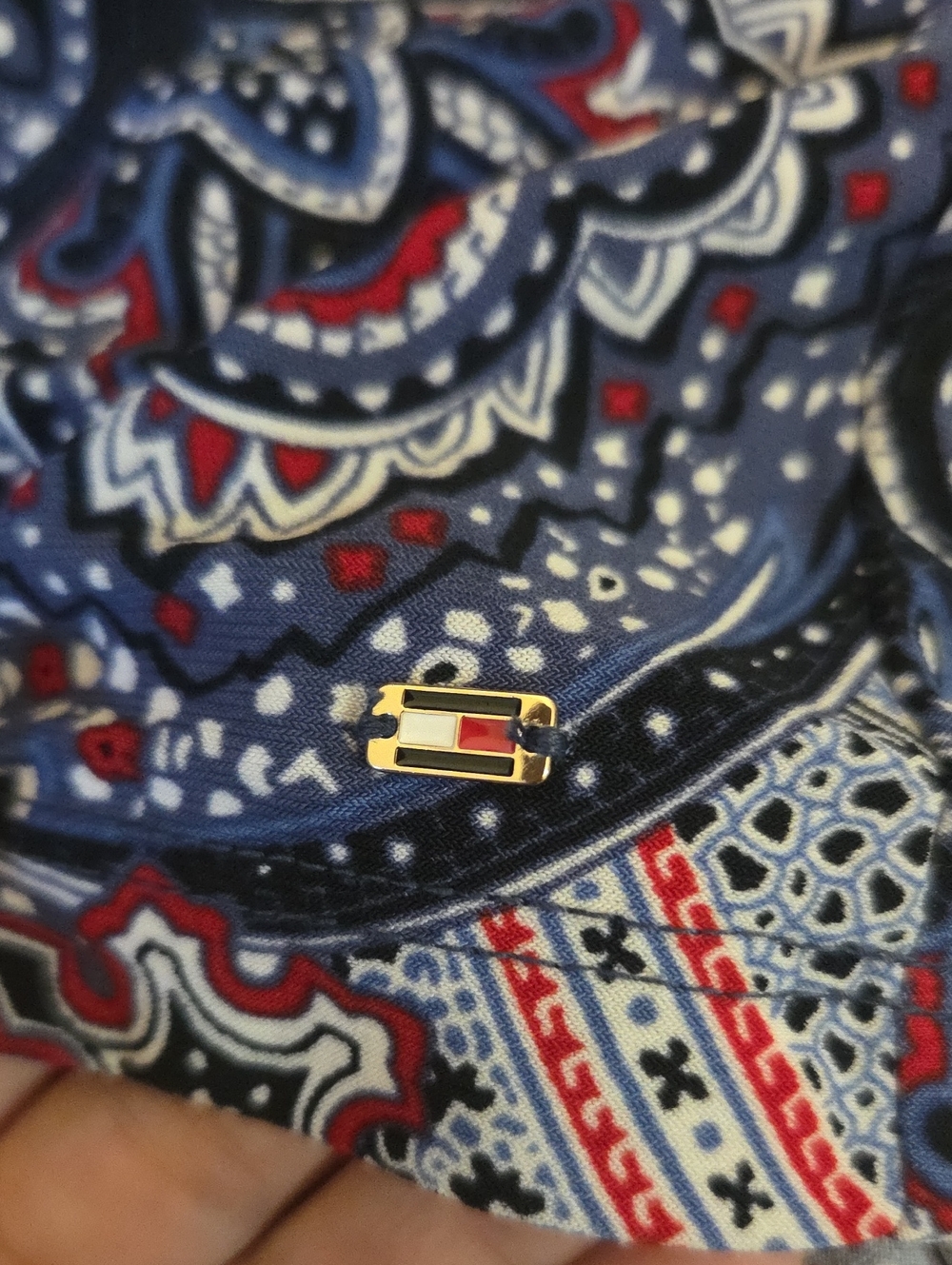 Tommy Hilfiger Sleeveless Paisley Tie-Neck Top - Navy, Red & White Large - Picture 8 of 8